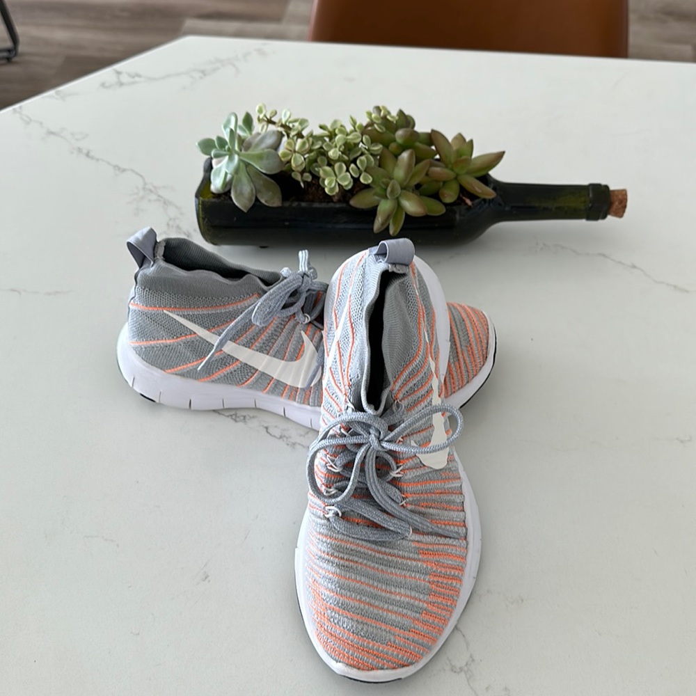 NIKE FREE TRAIN FORCE FLYKNIT SNEAKERS Womens size 7